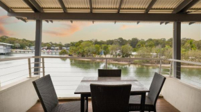 Waterfront Apartments - Couran Cove Resort